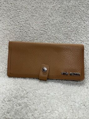 Steve Madden Tan Polyurethane Wallet, Gold Accents, Card Slots, Zipper Pocket